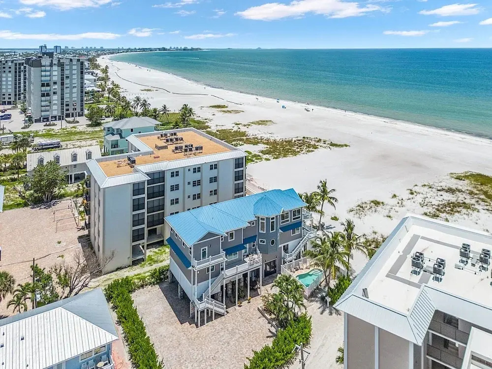 ~island Girl~ Immaculate Gulf Front Duplex 5 Bedroom Home by RedAwning