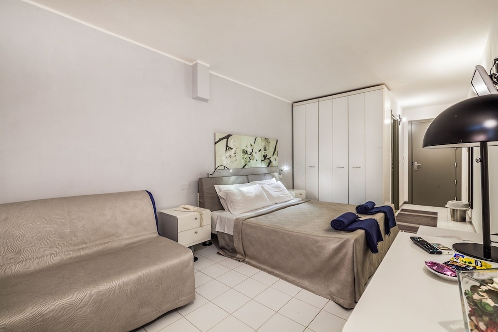 Hibiscus Hotel Residence