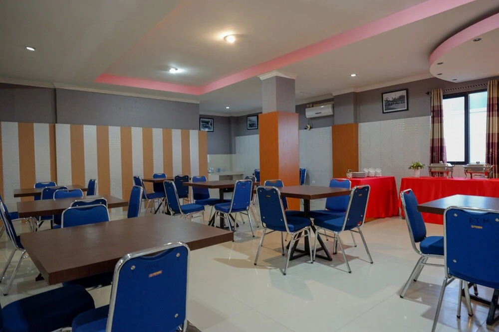 Atomy Hotel by RedDoorz
