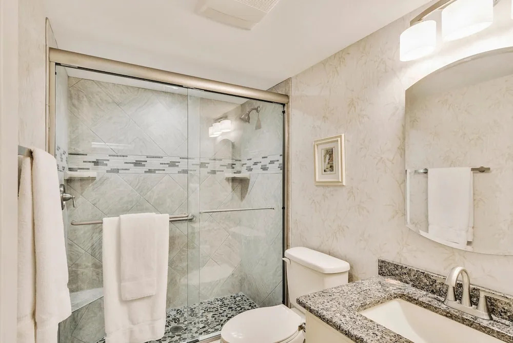 Land's End 404 Building 6 Direct Beachfront Condo/top Floor!