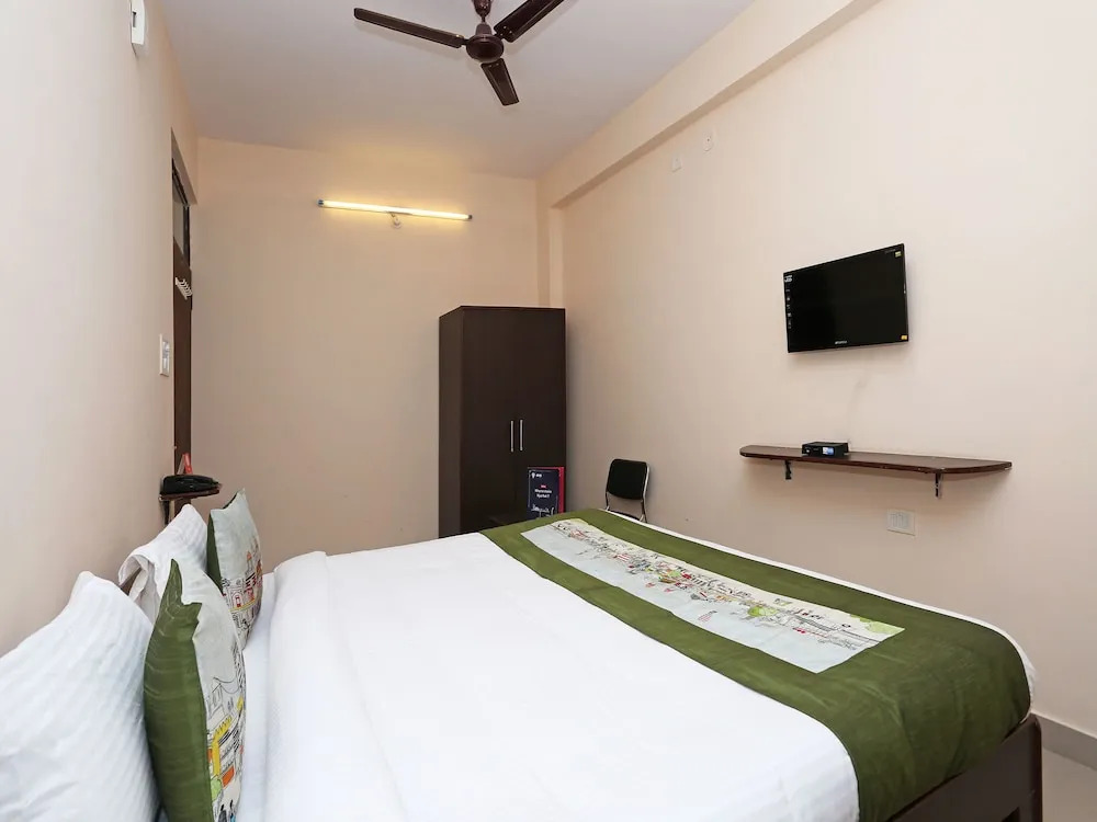 OYO 10391 Hotel Royal Sunshine