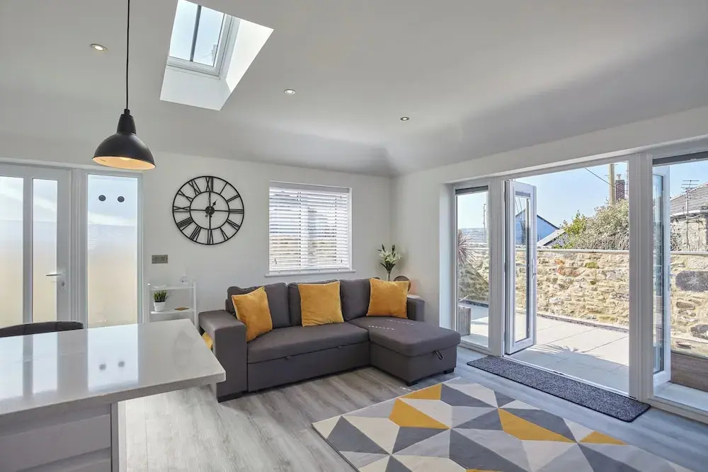 2022 Brand New Stylish Flat in Central Hayle