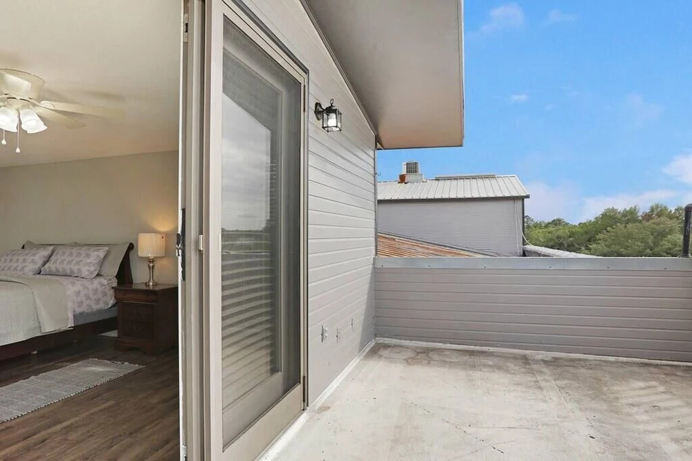 Penthouse Loft- Balcony Over Downtown Statesboro