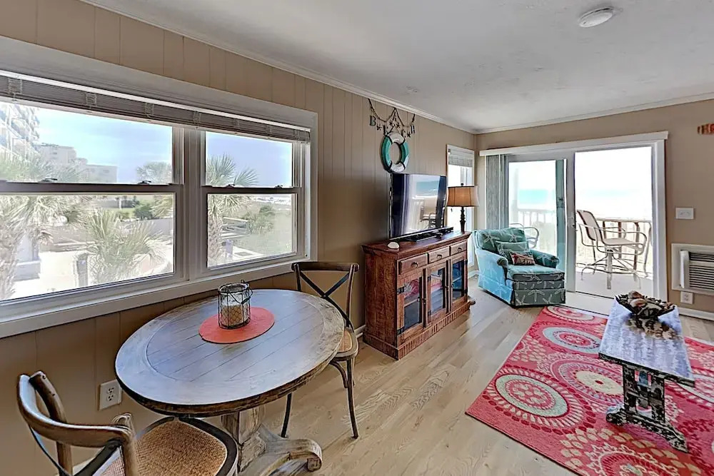 End-unit Ocean Pier W/ Ocean Views & Pool 2 Bedroom Condo