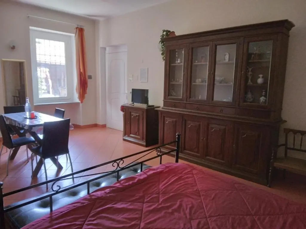 "B&B Sans égal", con CAMERE PRIVATE e APPARTAMENTI al PIANO TERRA a Biella