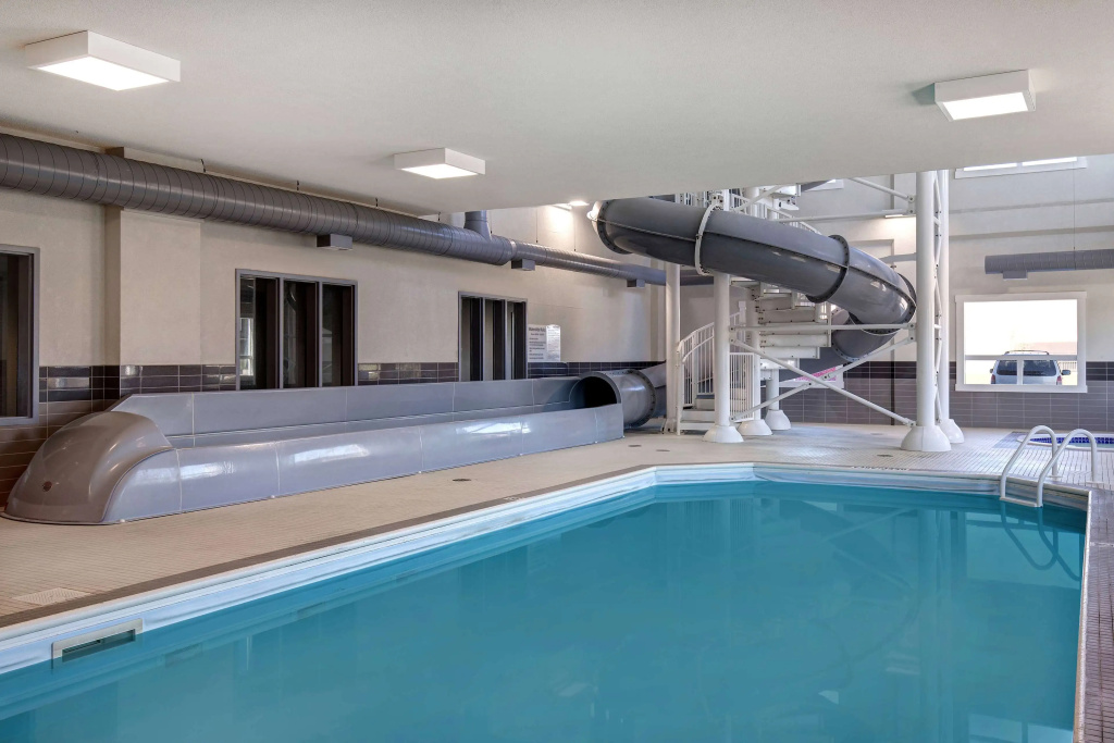Days Inn & Suites by Wyndham Warman