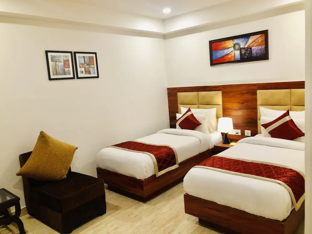 Red Crown Hotel