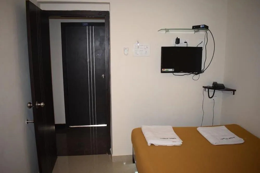 Maxistay Airport Hotel