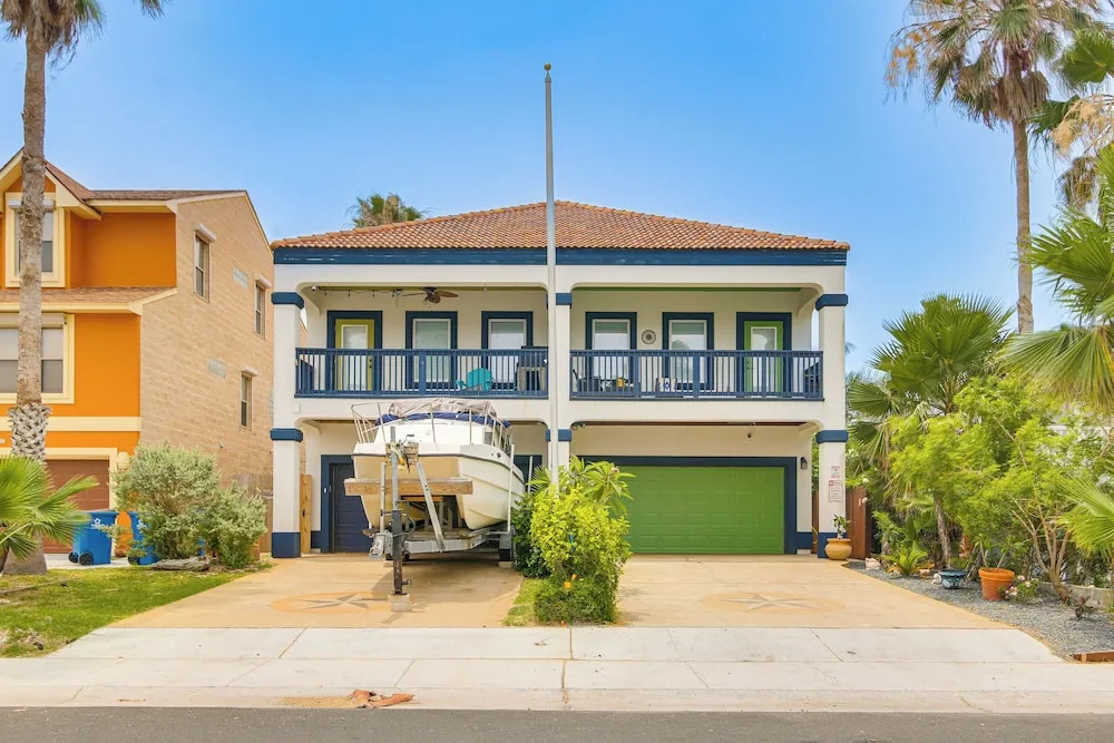 Steps to Beach: Oceanside Townhome w/ Heated Pool