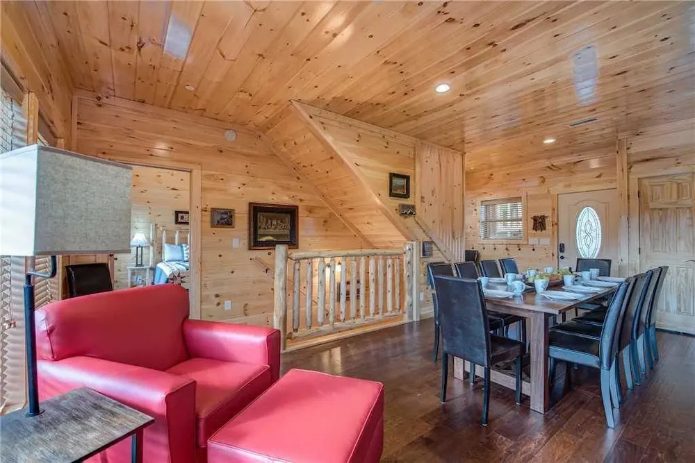 Damrons Dream 5 Bedroom Mountain View Home with Hot Tub