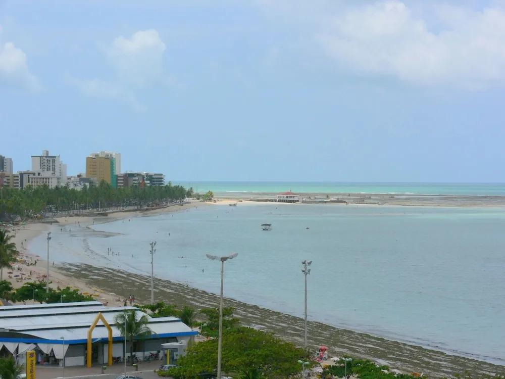 NA BEIRA MAR DE PAJUCARA - EDIFICIO NEO 2 - APARTAMENTO COM 02 QUARTOS - TEM VARANDA- VISTA LATERAL DO MAR - AVENIDA DOUTOR ANTONIO GOUVEIA 1081- CONSUMO ELETRICO É PAGO No CKECK-OUT 1KWH É 1,35 REIAS