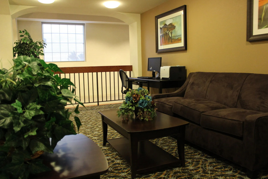 Lucilles Hotel, Restaurant, & Bar