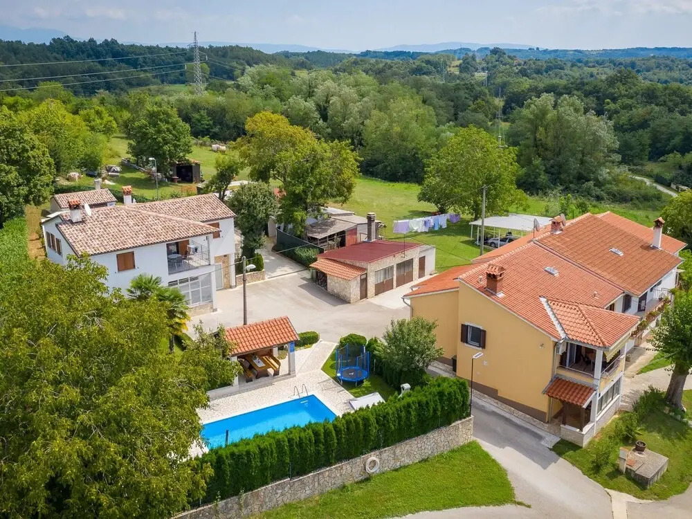 Villa in Bak i with Pool and Playground
