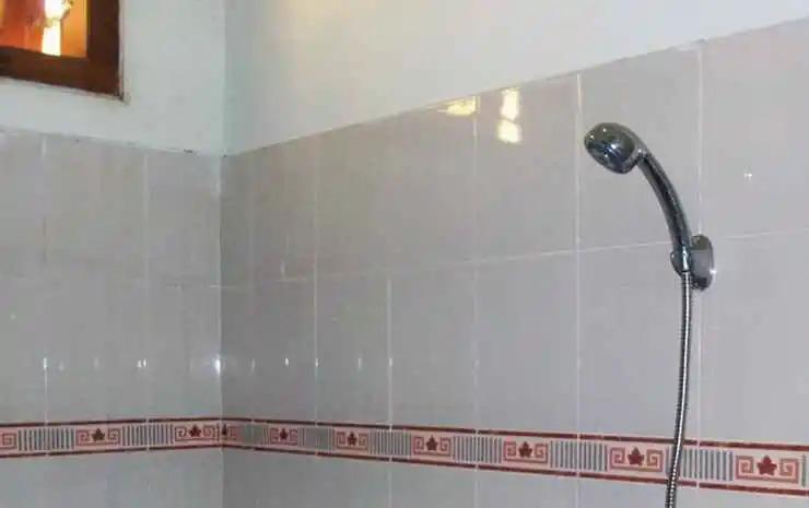 Azifa inn Solo