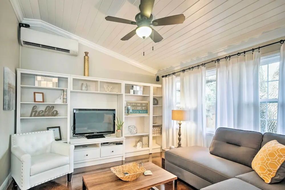 Chic Sarasota Cottage: Near Beaches & Downtown!