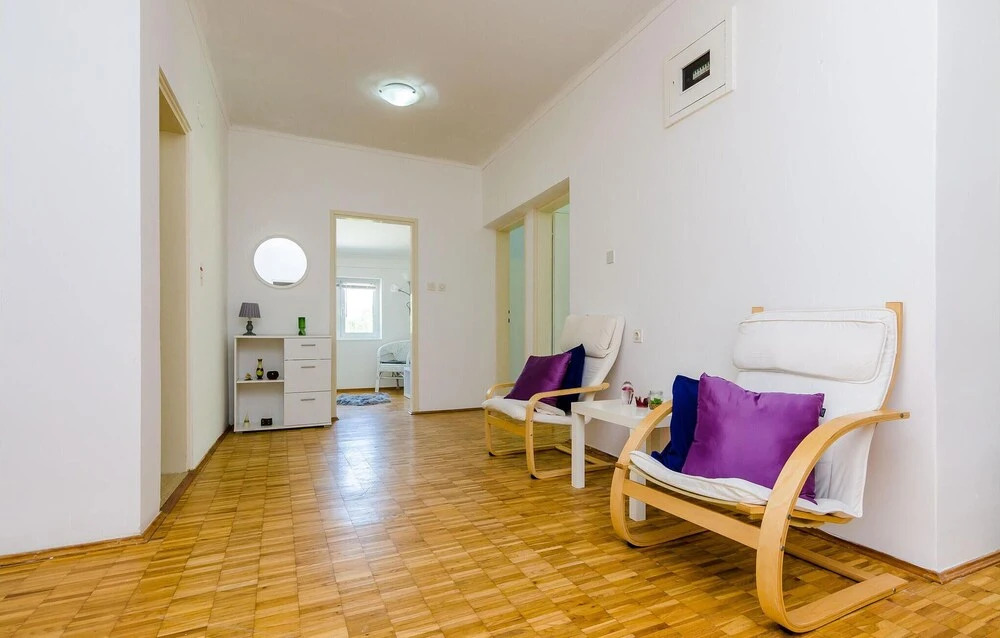 Stunning Home In Broce With Wifi