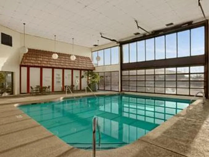 堪萨斯城豪生广场会议中心酒店(Howard Johnson Plaza Kansas City Hotel & Conference Center)