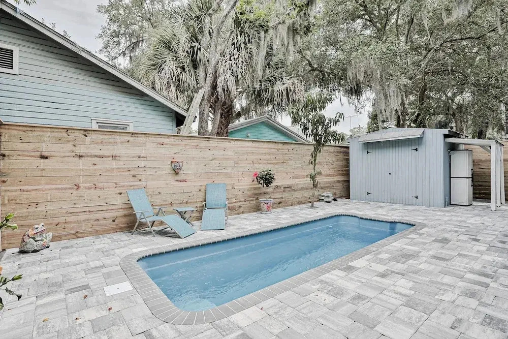 Classic Victorian Home Near Downtown With a Private Pool, Wifi, & Washer/dryer