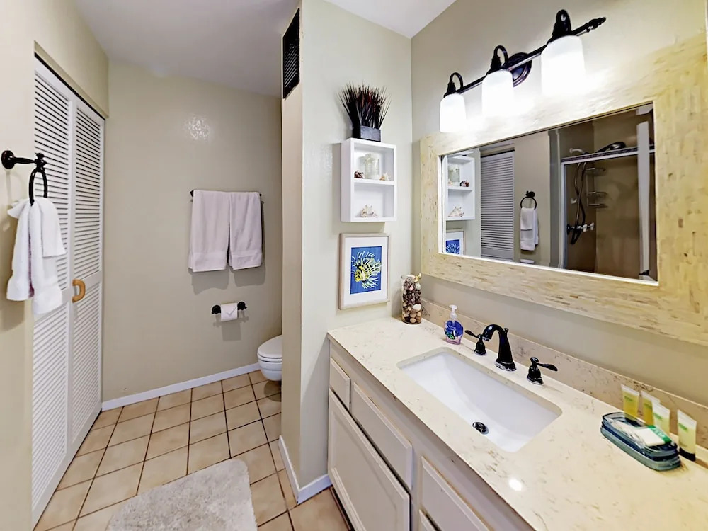 Unobstructed Oceanfront! 2br + Loft W/ Lanai, Pool 2 Bedroom Condo