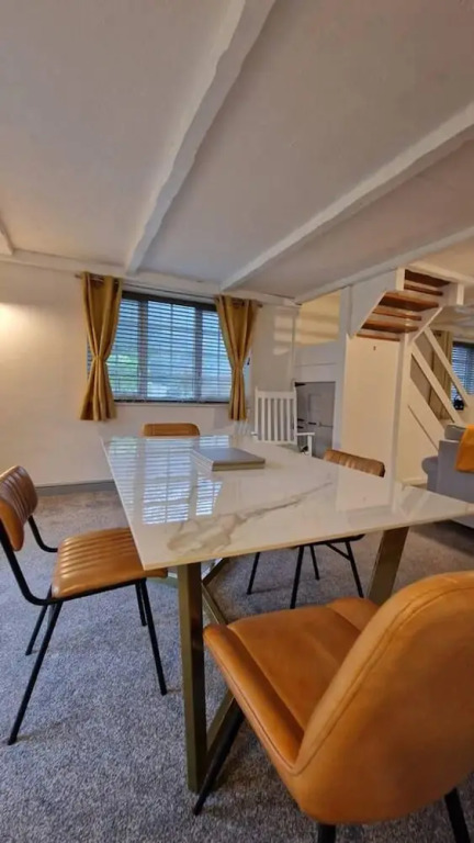2 Bed Annex Sleeps 6, 7 Min Drive From the Beach!