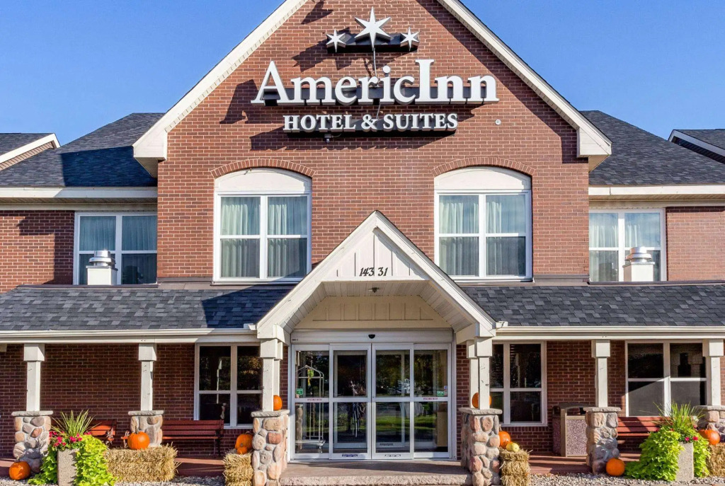AmericInn & Suites Burnsville, MN