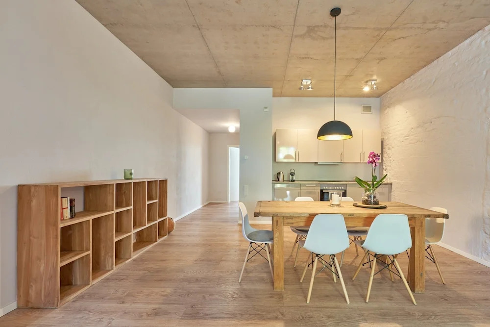 havelblau Ferienlofts - Stilvoll wohnen unmittelbar an der Havel - zentral - Küche - WLAN - Wallbox - Kajaks und Fahrräder vor Ort