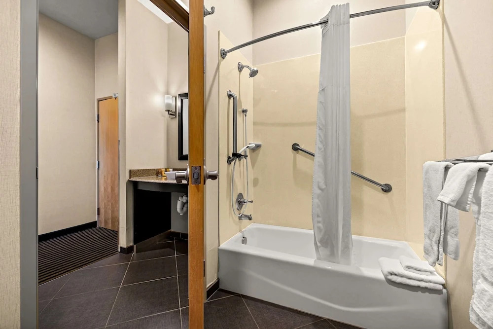 Best Western Plus Atrea Airport Inn & Suites