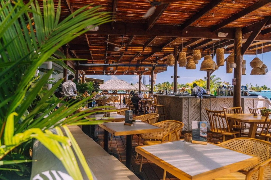 Tropical Suites Hotel