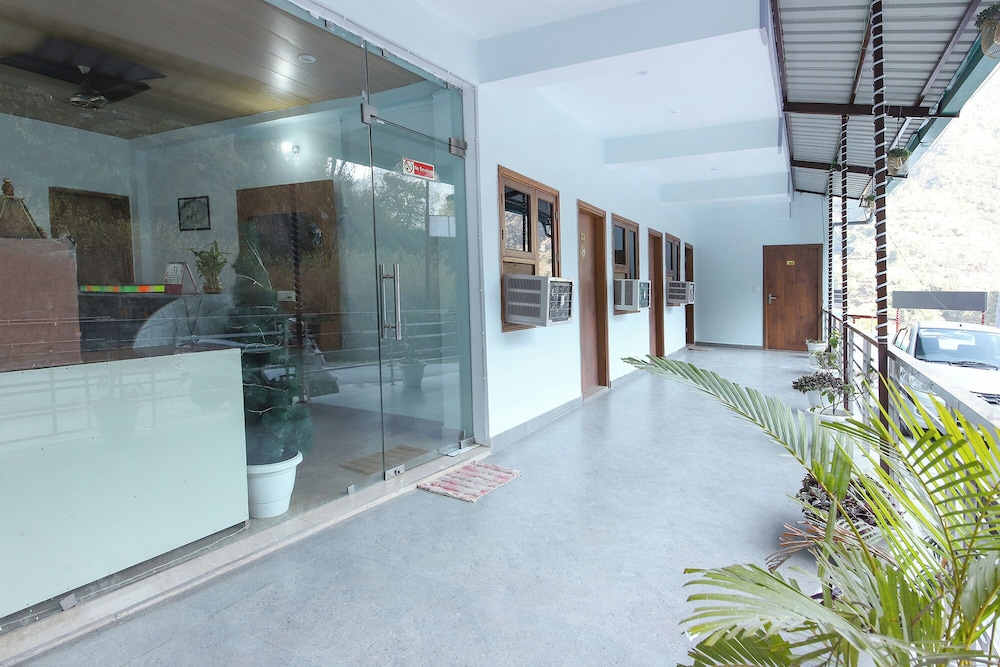 Fabhotel Royal Om River Resort