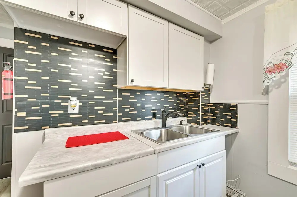 2 Mi to Union College! Newly Renovated Apartment