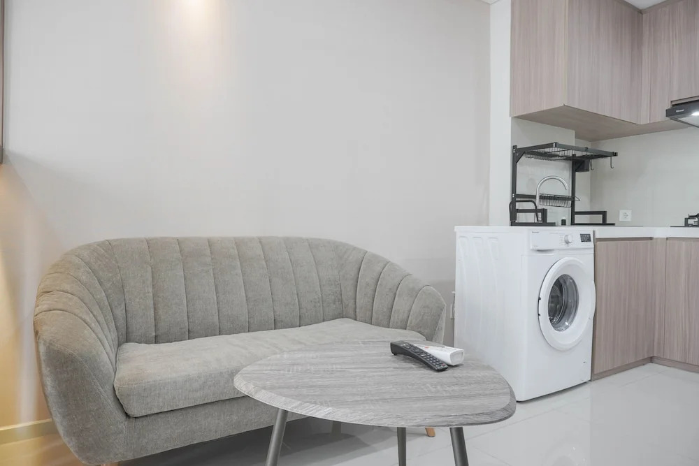 Nice And New 1Br With Office Room At Daan Mogot City Apartment