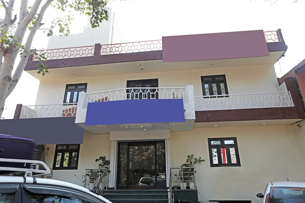 OYO 10500 Royal Awadh