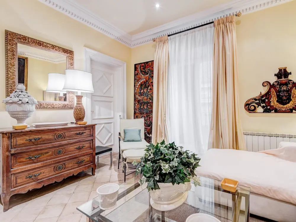 RSH Augustus Luxury Apartment