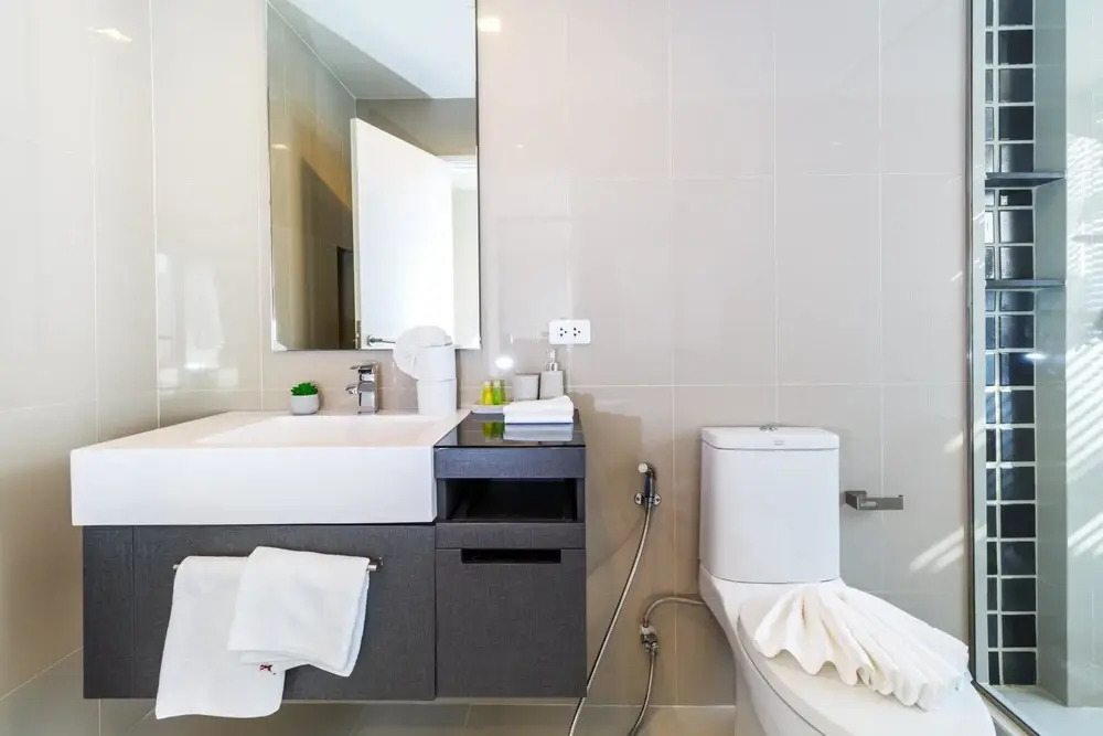 D252 - Patong Sea-view Apartment With 2 Pools Near Beach and Nightlife