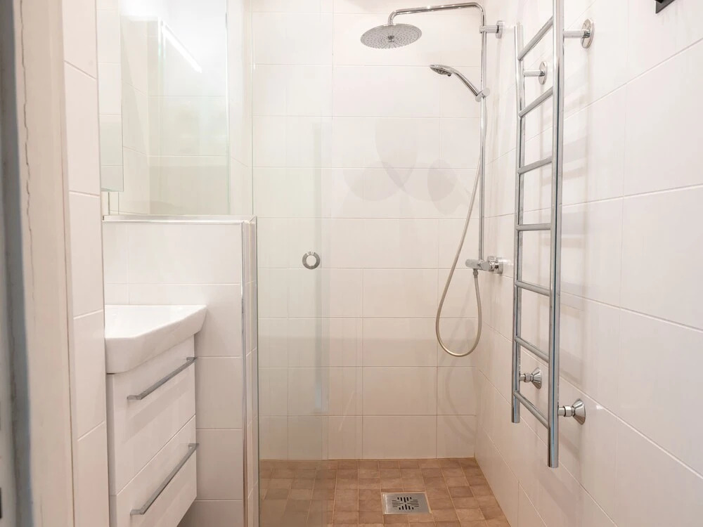 2ndhomes Deluxe 2BR Top Floor Apartment