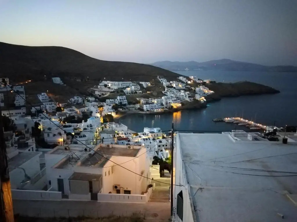 Θέαστρον - Theastron house with great view in Chora