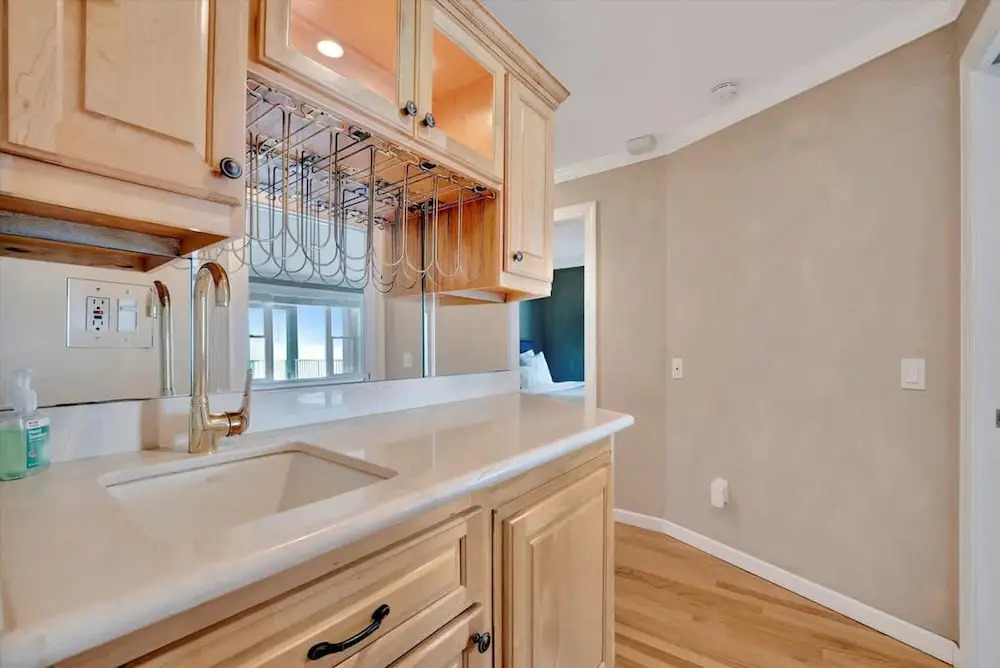 Stones Throw Beachfront Premier Suite 4 Views
