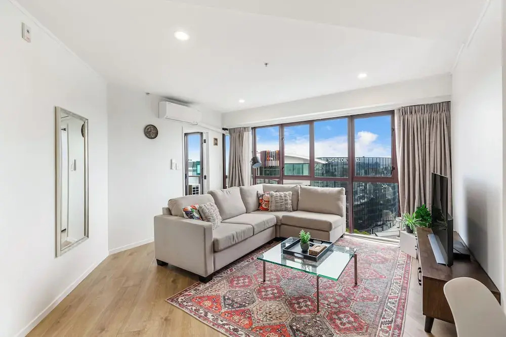 Central CBD Apt | Balcony & Style | Zodiak Stays
