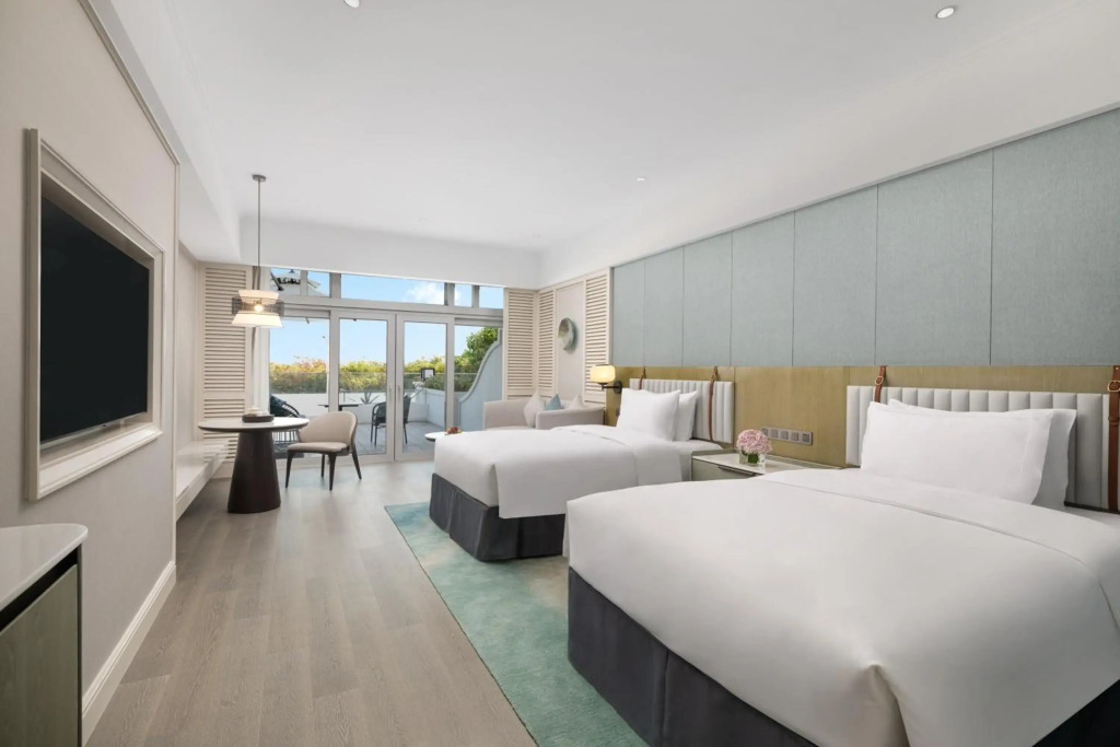 Yuehua Hotel Xiamen Seaside Hotel corridor leads to the stone exhibition hall