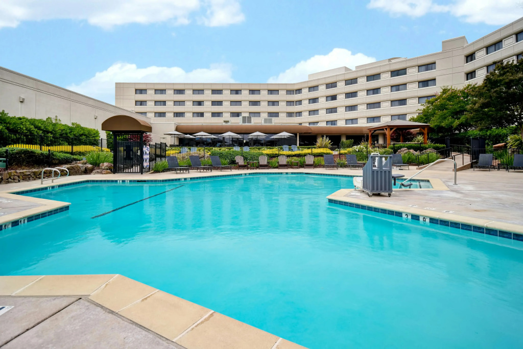 DoubleTree by Hilton Pleasanton at The Club