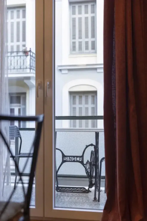 Prime Location 2BR next to the Acropolis