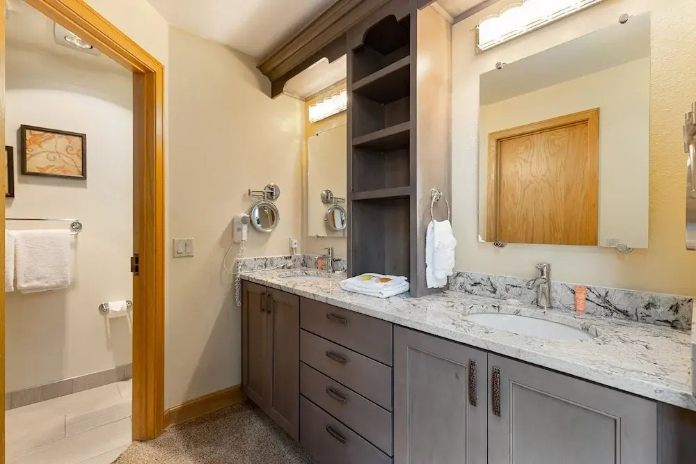 2708 Chateaux Dmont 3 Bedroom Condo