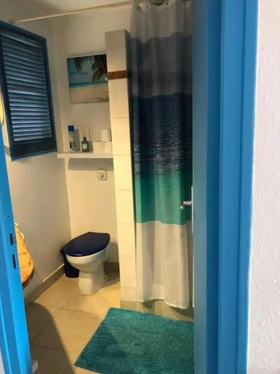 studio Sainte Anne 2mn a pieds de la plage ,possibilité location de voiture CV acceptés