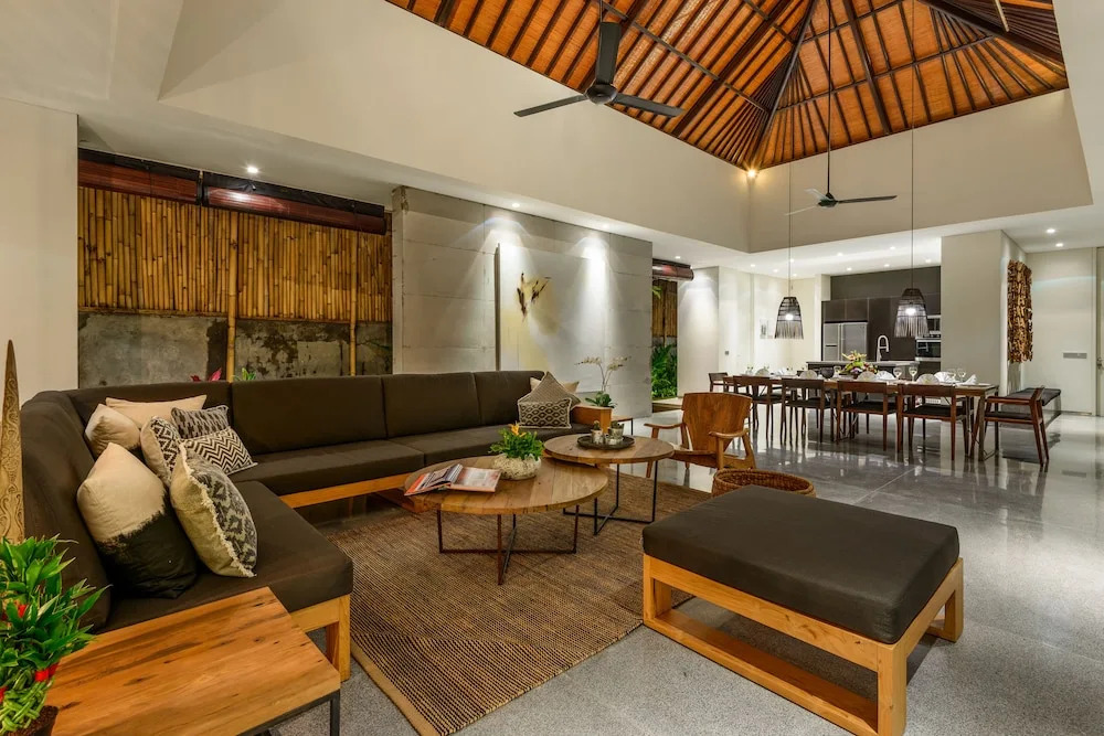 Canggu 4 Bed, Sleep up to 10, Butler, Cinema