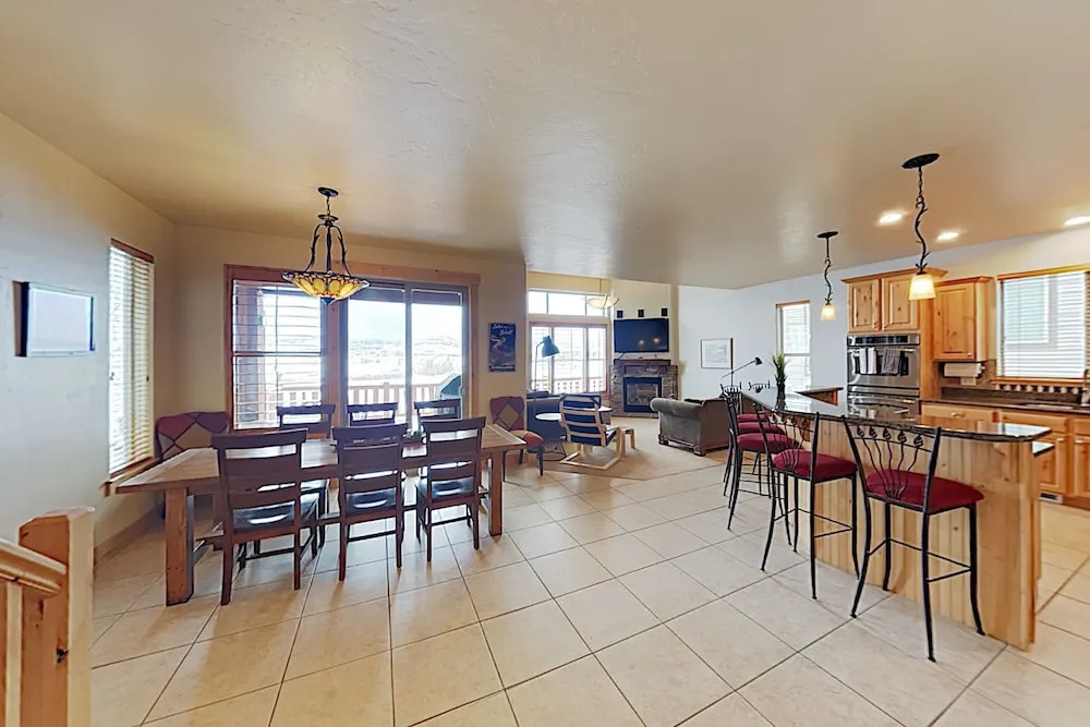 New Listing! Mountain-view Ski W/ Hot Tub 4 Bedroom Home