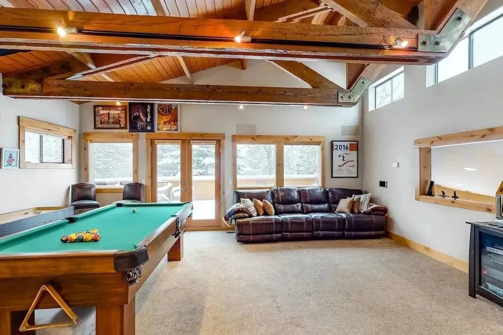 Corrock Style - Luxury Hot Tub Home Near Ski Lifts & Downtown Ketchum
