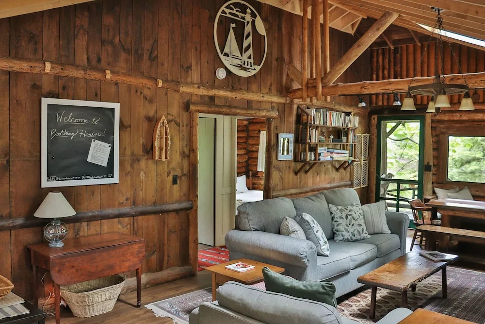 Sprucewood Cabin - 2 Br cabin by RedAwning