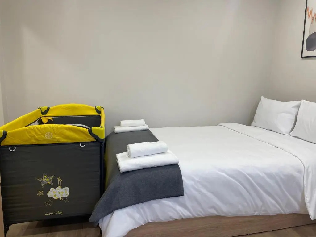 Elegant Studio for 4 Guests in City Center