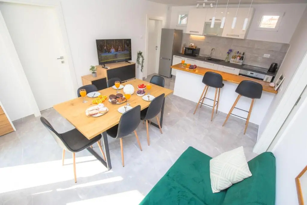 Luxury Old Town Apartment I&I