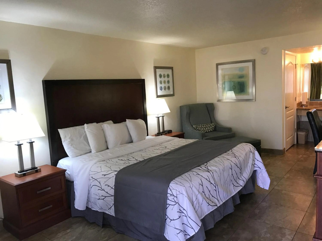 At Home Inn - Fort Pierce